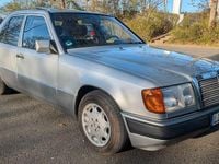 Second-hand Mercedes E230 132 CP (97 kW) 1991 Argintiu Berlinǎ