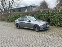 Gebraucht BMW 318 143 PS (105 kW) 2010 Grau Limousine