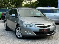 Gebraucht Opel Astra Design Edition 125 PS (91 kW) 2011 Silber Limousine