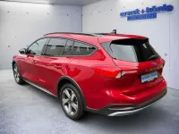 Gebraucht Ford Focus 125 PS (91 kW) 2022 Fantasticrot metallic Kombi