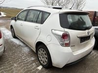 Gebraucht Toyota Verso Basis 111 PS (81 kW) 2015 Weiß Van / Kleinbus