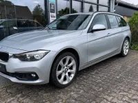 Gebraucht BMW 330 Advantage 258 PS (189 kW) 2016 Glaciersilber metallic Kombi