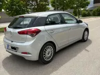 Gebraucht Hyundai i20 101 PS (74 kW) 2018 Silber Limousine