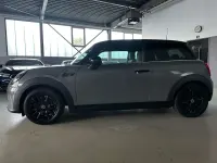Gebraucht Mini Cooper SE Classic 135 kW (184 PS) 2022 Moonwalk grey (metallic) Kleinwagen