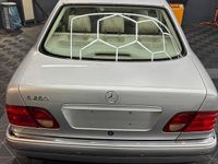 Gebraucht Mercedes E280 150 PS (110 kW) 1998 Silber Limousine