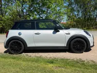 Używany Mini Cooper S Classic 178 KM (130 kW) 2021 Srebrny Hatchback