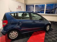 Gebraucht Mercedes A160 95 PS (69 kW) 2011 Blau Limousine