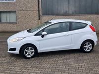 Gebraucht Ford Fiesta Trend 60 PS (44 kW) 2017 Weiß Kleinwagen