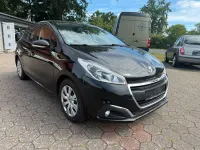 Gebraucht Peugeot 208 Active 82 PS (60 kW) 2017 Schwarz Kleinwagen