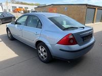 Gebraucht Ford Mondeo 125 PS (91 kW) 2004 Blau Limousine