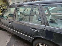 Gebraucht Mercedes 200 136 PS (100 kW) 1994 Schwarz Kombi