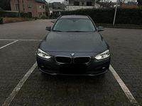 Gebraucht BMW 318 Advantage 136 PS (100 kW) 2017 Grau Kombi