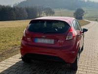 Gebraucht Ford Fiesta Trend 101 PS (74 kW) 2016 Rot Kleinwagen