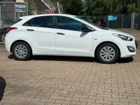 Gebraucht Hyundai i30 101 PS (74 kW) 2016 Weiß Limousine