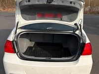 Gebraucht BMW 320 M Sport 184 PS (135 kW) 2011 Weiß Limousine
