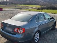 Second-hand VW Jetta 130 CP (95 kW) 2006 Verde Berlinǎ