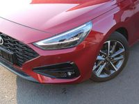 Gebraucht Hyundai i30 Advantage 101 PS (74 kW) 2024 Ultimate red / met Kleinwagen