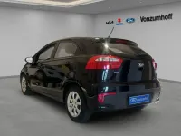Używany Kia Rio Attract 84 KM (61 kW) 2016 Czarny Hatchback