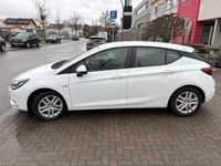 Gebraucht Opel Astra Selection 105 PS (77 kW) 2015 Weiß Limousine