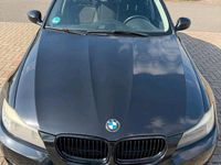Gebraucht BMW 320 177 PS (130 kW) 2010 Schwarz Limousine