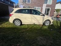 Gebraucht Mercedes B180 Edition 109 PS (80 kW) 2017 Gelb Van / Kleinbus