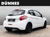 Gebraucht Peugeot 208 Active 82 PS (60 kW) 2012 Weiß Kleinwagen