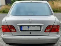Gebraucht Mercedes E240 Avantgarde 170 PS (125 kW) 1998 Silber Limousine
