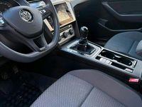 Second-hand VW Passat 110 CP (80 kW) 2018 Albastru Break