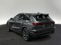 Gebraucht Audi Q6 e-tron Performance 225 kW (306 PS) 2026 Daytonagrau perleffekt SUV
