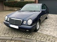 Gebraucht Mercedes E240 170 PS (125 kW) 1999 Blau Limousine