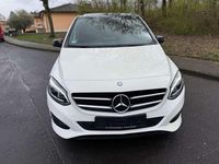 Gebraucht Mercedes B180 122 PS (89 kW) 2017 Calcitweiss/zirrusweiss Van / Kleinbus