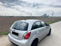 Gebraucht Kia Rio 97 PS (71 kW) 2011 Silber Kleinwagen