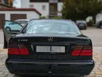 Gebraucht Mercedes E280 Avantgarde 204 PS (150 kW) 1999 Blau Limousine