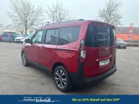 Neu Ford Tourneo Courier Titanium 125 PS (91 kW) 2025 Fantastic red metallic Van / Kleinbus
