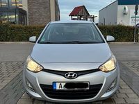 Gebraucht Hyundai i20 Edition 86 PS (63 kW) 2013 Grau Kleinwagen