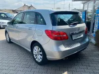 Gebraucht Mercedes B180 122 PS (89 kW) 2012 Silber Van / Kleinbus