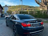 Second-hand BMW 740 313 CP (230 kW) 2013 Albastru Berlinǎ