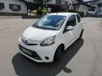 Gebraucht Toyota Aygo Edition 68 PS (50 kW) 2012 Weiß Kleinwagen
