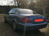 Gebraucht Mercedes E220 150 PS (110 kW) 2004 Blau Limousine