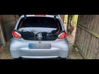 Gebraucht Toyota Aygo 68 PS (50 kW) 2013 Weiß Kleinwagen