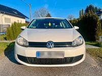 Gebraucht VW Golf VI 102 PS (75 kW) 2010 Weiß Kleinwagen