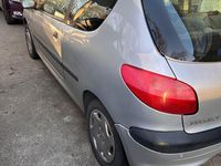 Gebraucht Peugeot 206 Premium 75 PS (55 kW) 2002 Silber Limousine