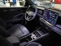 Neu VW Tayron R-line 193 PS (141 kW) 2026 Grenadillschwarz metallic SUV