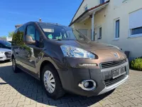 Gebraucht Peugeot TePee Active 92 PS (67 kW) 2013 Braun Van / Kleinbus