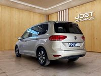 Gebraucht VW Touran Move 150 PS (110 kW) 2024 Silber Van / Kleinbus