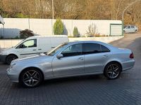 Gebraucht Mercedes E220 150 PS (110 kW) 2003 Silber Limousine
