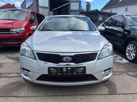 Gebraucht Kia Ceed Spirit 90 PS (66 kW) 2011 Silber Kleinwagen