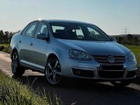 Gebraucht VW Jetta Freestyle 105 PS (77 kW) 2010 Silber Limousine