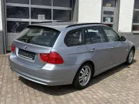 Gebraucht BMW 318 Comfort Edition 143 PS (105 kW) 2011 Blau Kombi