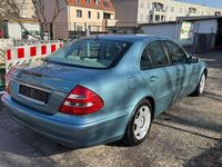 Gebraucht Mercedes E220 150 PS (110 kW) 2003 Blau Limousine